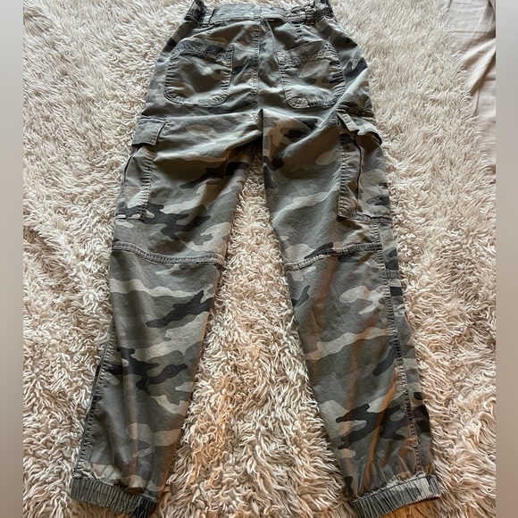 American Eagle Grey Camo Cargo Jean - Picture 11 of 13